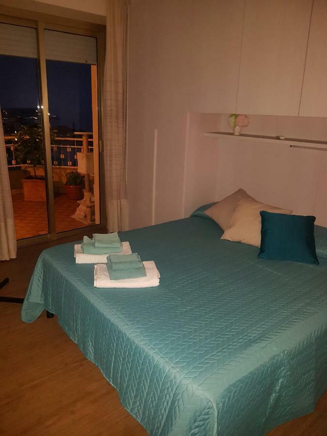 Il Paradiso Del Relax Chambres D'Hotes Affittacamere Room With Sea View 圣雷默 外观 照片